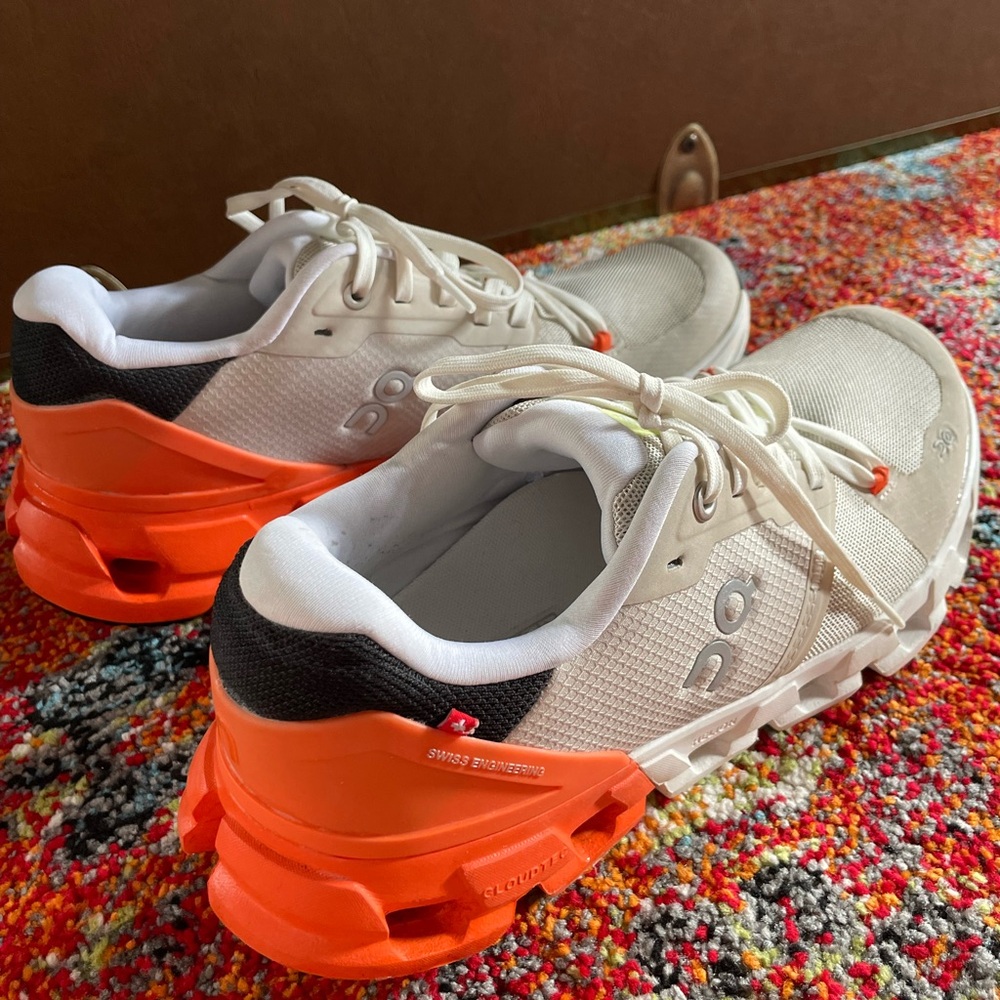 On cloudflyer sneaker